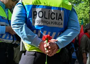 המשטרה חוקרת: איך הגיעו 278 יצירות אמנות נדירות למשרת פורטוגלי?