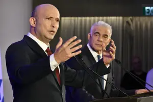 לפיד הודיע לבנט: לטובת איחוד עם איזנקוט - אני מוכן לעבור למקום ה-3