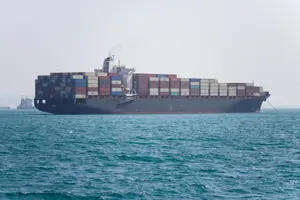 בריטניה: שני אנשי צוות נעדרים לאחר שריפה במכלית מו
