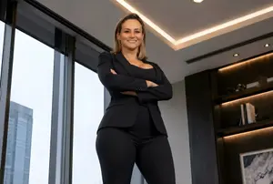 הבכירה, עבד המין, השלישייה והשקר המזעזע: פרשת ההתעללות המינית בבנק מסתבכת