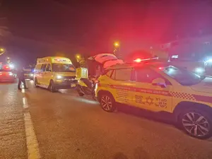 חשד לפגע וברח בקריית אתא: הולך רגל נהרג, המשטרה פתחה בסריקות