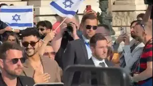 תחת אבטחה כבדה: המשלחת הישראלית לאירוויזיון צעדה באירוע הפתיחה