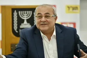 אביהן של ג'יג'י ובלה חדיד תומך באחמד טיבי: "הגיבור שלנו"