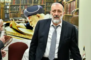 בש
