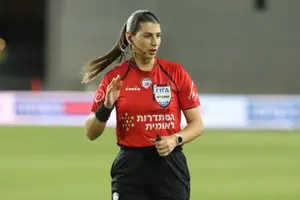 اجتاز سابير بيرمان اختبار اللياقة البدنية وسيعود للحكم على الدوري الإنجليزي الممتاز