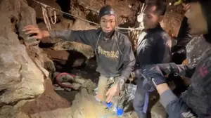 ארבעה מהלכודים במערה בלאוס חולצו בחיים אחרי 10 ימים | התיעודים המרגשים