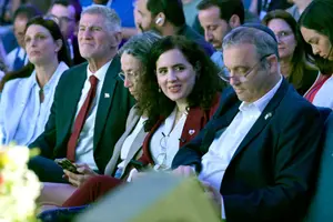 יותר מ-112 אלף מתפקדים יבחרו: הפריימריז ב"דמוקרטים" יוצא לדרך