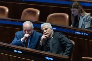 לאחר ניצחון ראבילו - קרב האשמות באופוזיציה: 