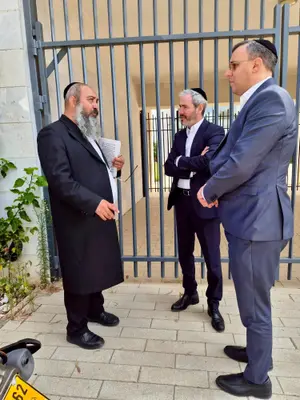 שיא הניתוק: בזמן שטייסי חיל האוויר תוקפים באיראן - בש"ס עסוק