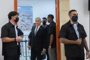 בתום פגרת הקיץ: משפט נתניהו חוזר לחיינו – לקראת מרתון דיונים לאחר החגים