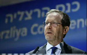 הרצוג בהתייחסות לדיון הסנקציות בבריטניה: "טעות חמורה בשיקול הדעת"