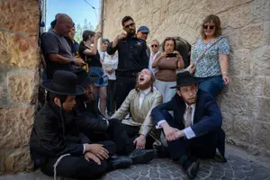 מקרבות האבנים בשנות ה-30 ועד ל"קפה בסמטה": 100 שנות מלחמה על השבת בירושלים