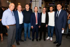 מסין ועד ירושלים: החגיגה החשמלית של יואל וייס ואופיר קרני