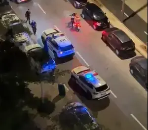 חשד לפלילים: רימון הלם הושלך לעבר בניין מגורים בנתניה