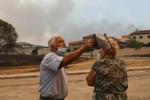 אירופה בוערת: עשרות אלפים נמלטו מהלהבות, ספרד הכריזה על מצב חירום לאומי