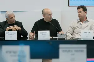 העניבה ירדה, הקמפיין השתנה: המראה החדש של נפתלי בנט