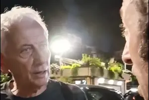 "למה אתם חיים כל כך הרבה?": פעיל הימין הציק למוני מושונוב | תיעוד מטריד