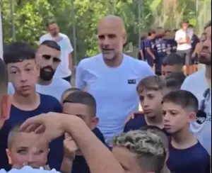 ממשיך בשלו: אורחי הכבוד במחנה של פפ גווארדיולה – ילדים פלסטינים