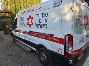 אירוע חריג בכפר סבא: גבר נפצע קשה מחץ דיג, החשד – בן משפחה ירה ונמלט