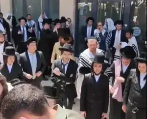 שבת חמישית ברציפות: הפגנת חרדים בבית קפה בירושלים, המשטרה הציבה מחסומים | צפו