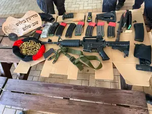 נשק, מחסניות ומאות כדורים: הצעיר שניסה להימלט מהשוטרים
