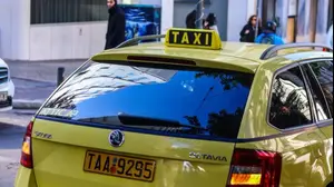נהג מונית ביוון נעצר, כי דרש מישראלים 600 אירו על נסיעה ואיים עליהם