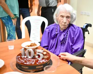 105 שנים של חיים, אהבה ויצירה: ראש העיר חגג עם תושבת העיר אסתר נוירט יום הולדת