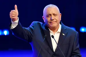 המלכוד של איזנקוט: בדרך להיות המפלגה הגדולה הוא עלול להישאר בלי גוש