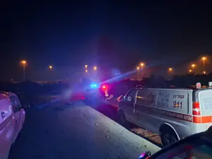 שלושה גברים אותרו ללא רוח חיים ברכב שרוף בשרון