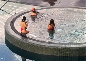 ממלון למלון ברכבל: אל הבריכה הזו הגענו מהאוויר