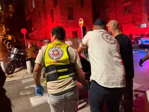 חשד לדקירה בחיפה: שוטר ואביו נעצרו בעקבות סכסוך שכנים