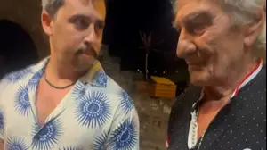 ישראלי מצא תמונות של היטלר בחנות באיטליה – וקנה אותן כדי לקרוע