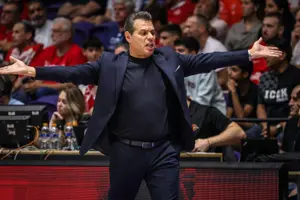 "הכדורסל של דימיטריס איטודיס מזיק להפועל תל אביב"