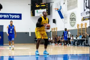 כדורסל לאומית: אליצור נתניה ומכבי רעננה ממשיכות להרשים