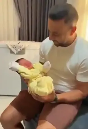 המחווה שריגשה את טורקיה: דיא סבע פגש את התינוק שנקרא על שמו