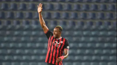 וויליאם טוגי שחקן הפועל ירושלים חוגג שער. ברני ארדוב