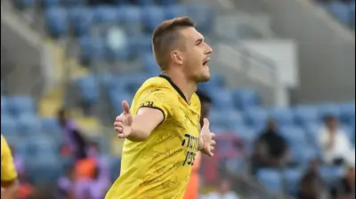 איגור זלאטנוביץ' שחקן מכבי נתניה חוגג שער. ברני ארדוב