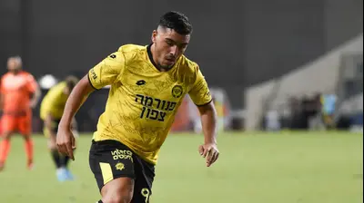 איתן אזולאי שחקן מכבי נתניה. ברני ארדוב