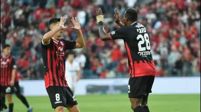 שחקני הפועל ירושלים וויליאם טוגי, גוני נאור. ברני ארדוב