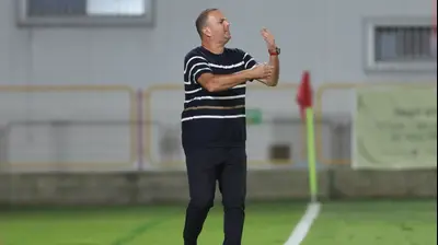 מאמן מ.ס. אשדוד רן בן שמעון. לירון מולדובן 