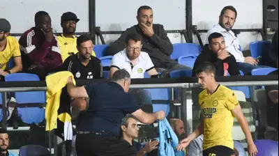 שחקן מכבי נתניה פלאמן גלאבוב, אחרי שהוחלף מוקדם. ברני ארדוב