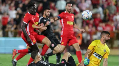 שוער מ.ס. אשדוד, יואב ג'רפי, מול שביט מזל, שחקן הפועל תל אביב. לירון מולדובן 