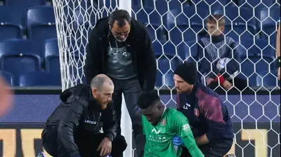 אדבאיו אדליי שוער הפועל ירושלים מקבל טיפול. דני מרון