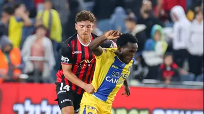 פארפה גיאגון שחקן מכבי תל אביב לפני גולן בני שחקן הפועל ירושלים. דני מרון