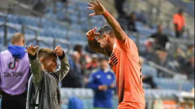 אלמוג בוזגלו, שחקן סקציה נס ציונה. ברני ארדוב