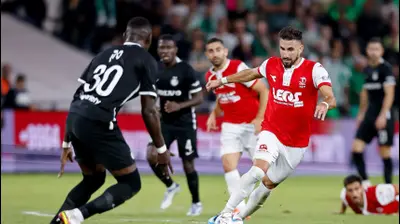 שחקן הפועל חיפה אלון תורג'מן מול שחקן מכבי חיפה עבדולאי סק. מאור אלקסלסי