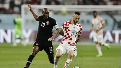 מרסלו ברוזוביץ', שחקן נבחרת קרואטיה לצד אטיבה האצ'ינסון, שחקן נבחרת קנדה. רויטרס