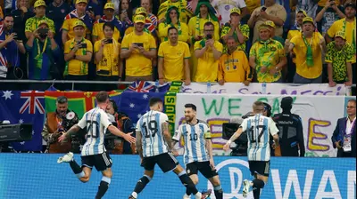 שחקני נבחרת ארגנטינה חוגגים עם ליאונל מסי. רויטרס