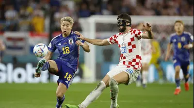יושקו גברדיול, שחקן נבחרת קרואטיה לצד טאקומה אסאנו, שחקן נבחרת יפן. רויטרס