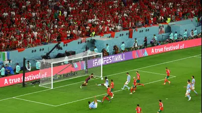 שוער נבחרת מרוקו יאסין בונו הודף כדור נגד נבחרת ספרד. רויטרס